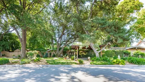 1685 W Wrenwood Ave, Fresno, CA 93711