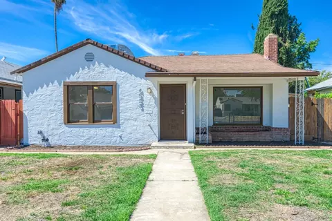 4523 E Illinois Ave, Fresno, CA 93702