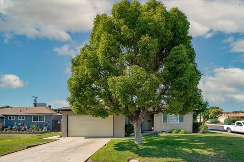 132 W Rall Ave, Clovis, CA 93612