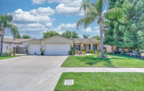 5921 W Babcock Ave, Visalia, CA 93291