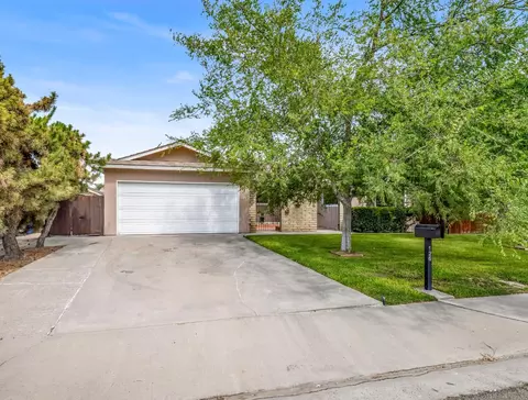 126 S Olive St, Lemoore, CA 93245 photo 1