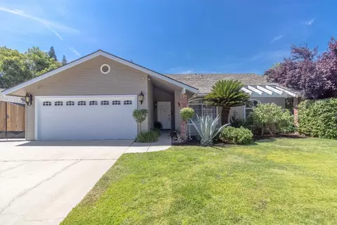 2406 Paul Ave, Clovis, CA 93611