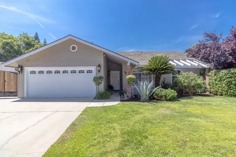 2406 Paul Ave, Clovis, CA 93611