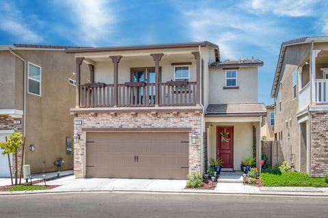158 Aria Ave S, Madera, CA 93636