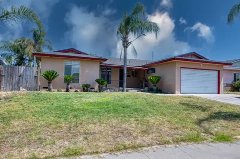 883 W Euclid Ave, Clovis, CA 93612