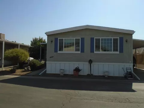 852 E Grangeville Blvd #63, Hanford, CA 93230