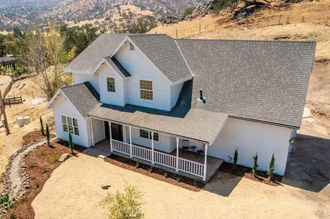 6253 Big Oak Rd, Sanger, CA 93657