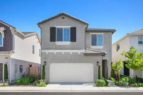 1381 E Via Viola Way, Fresno, CA 93730