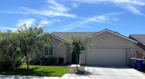 8441 16th Ave, Parlier, CA 93648
