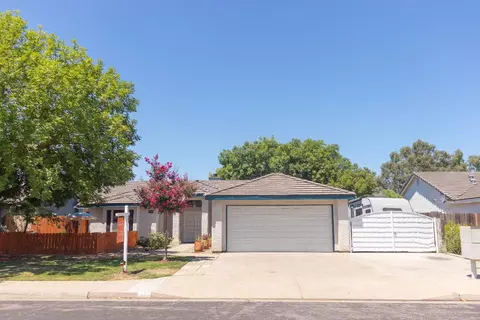 552 Arroyo Ave, Clovis, CA 93611