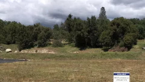 1 W Junction Dr, Oakhurst, CA 93644