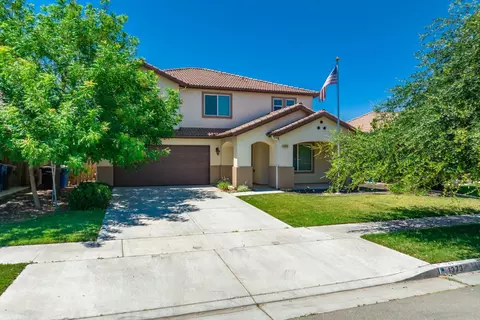 1373 W Ambassador Way, Hanford, CA 93230