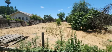 0 W E St, Biola, CA 93630