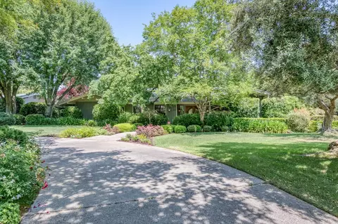 7429 N Spyglass Ave, Fresno, CA 93711