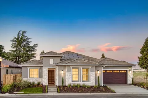 2650 E Via Sofia Dr, Fresno, CA 93730