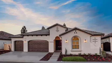 2542 E Via Sofia Dr, Fresno, CA 93730