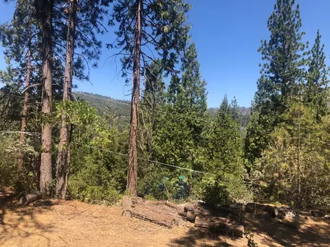 44625 Manzanita Dr, Oakhurst, CA 93644