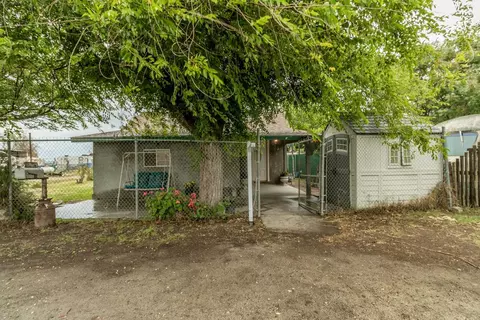 5926 S Amador Ave, Tranquillity, CA 93668