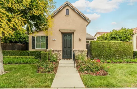 4143 Richmond Ave, Clovis, CA 93619