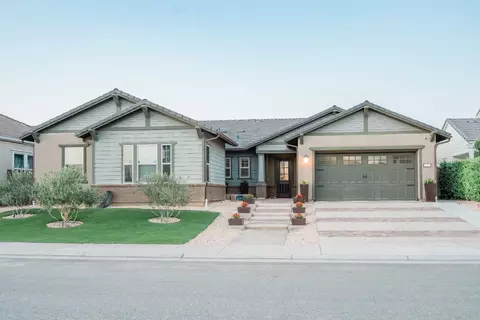 597 Crescent Ln, Madera, CA 93636