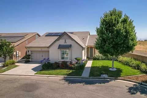 4387 Salem Ln, Clovis, CA 93619