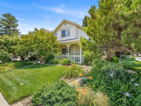 1924 Donner Ave, Clovis, CA 93611