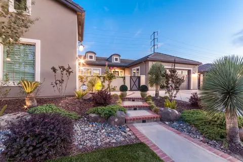 2409 E Copper Hill Way, Fresno, CA 93730