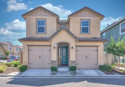 1582 Enlightened Way, Clovis, CA 93619
