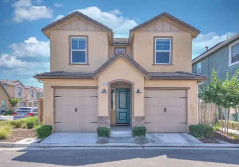 1582 Enlightened Way, Clovis, CA 93619