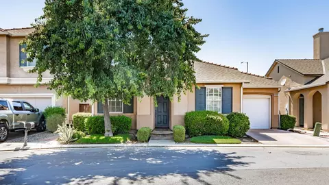 1720 N Aldaron Ln, Clovis, CA 93619