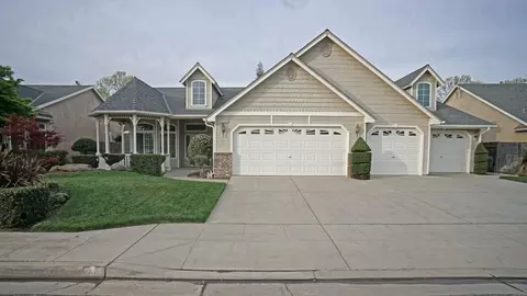 1356 N Magnolia Ave, Clovis, CA 93619 photo 1