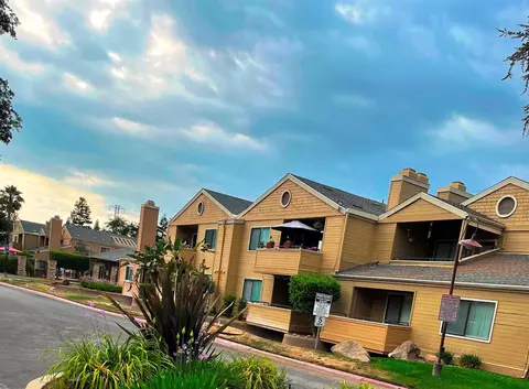 7675 N 1st St #240, Fresno, CA 93720