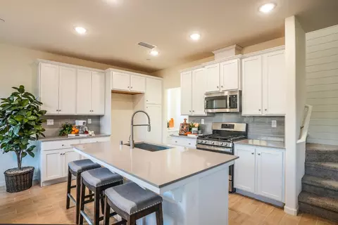 6288 E Moscato Dr, Fresno, CA 93727