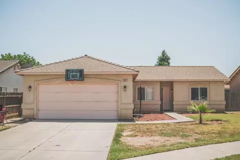 1681 W Oakland Ct, Tulare, CA 93274