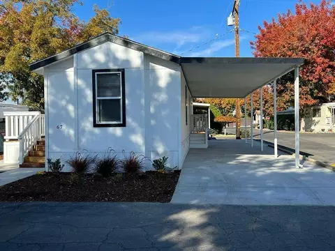 820 S Chinowth St # 67, Visalia, CA 93277