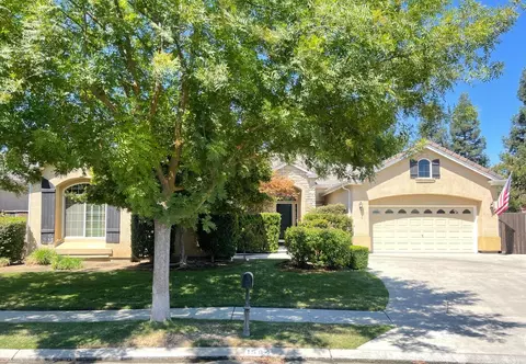 1584 N Cherry Ln, Clovis, CA 93619