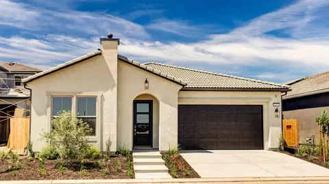 6402 E Millie Dr, Fresno, CA 93727