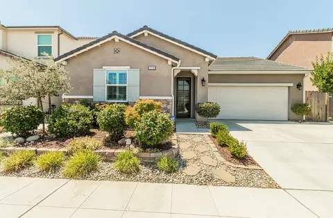 2716 Pontiac Ave, Clovis, CA 93611