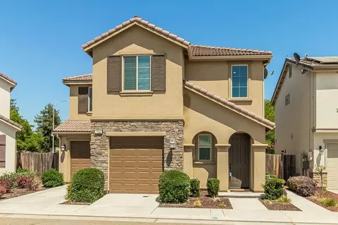 7154 N Brookdale Dr, Fresno, CA 93722