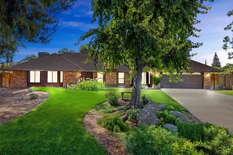 1743 S Waverly Ln, Fresno, CA 93727