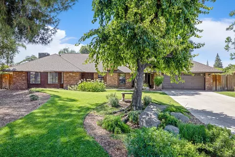 1743 S Waverly Ln, Fresno, CA 93727