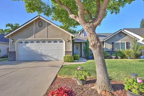 1861 E Oakmont Ave, Fresno, CA 93720