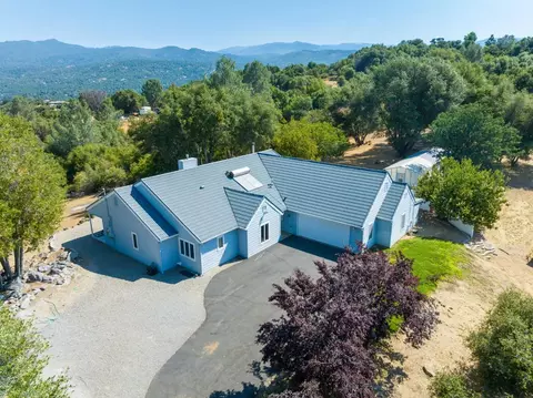 46363 Eastwood Dr S, Oakhurst, CA 93644