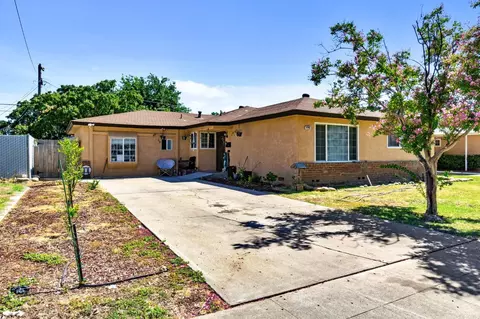 4746 E Ashcroft Ave, Fresno, CA 93726