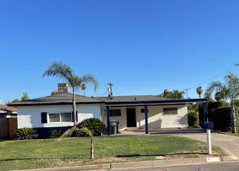 4704 E Garland Ave, Fresno, CA 93726