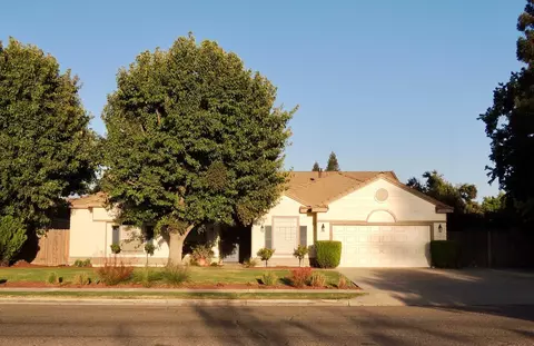 1141 N Armstrong Ave, Clovis, CA 93611