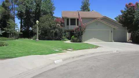 6574 N Vernal Ave, Fresno, CA 93722