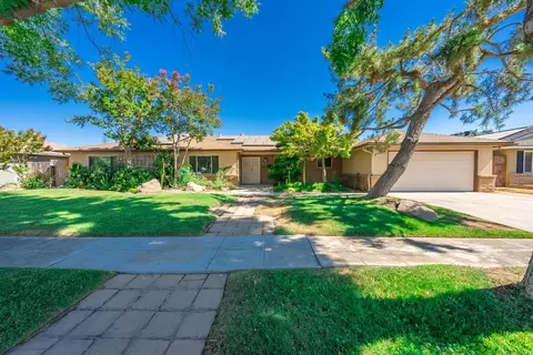 868 E Minarets Ave, Fresno, CA 93720