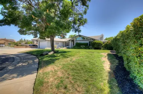 33 Amber Ave, Clovis, CA 93611