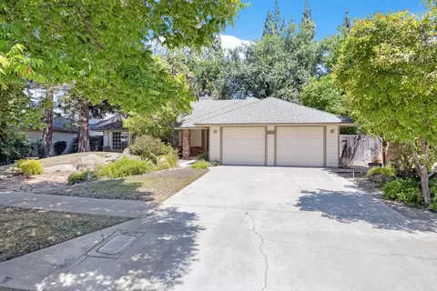 8526 N Calaveras St, Fresno, CA 93711